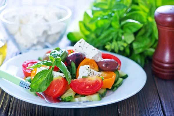 Ensalada griega en plato —  Fotos de Stock