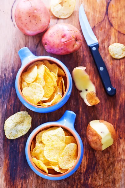 Potatischips i skålar — Stockfoto