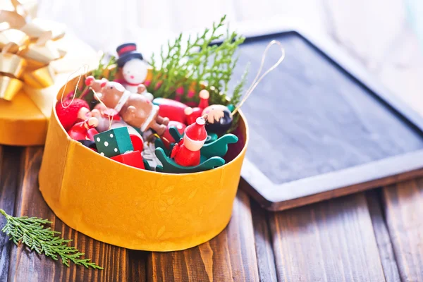 Decoraciones de Navidad en caja — Foto de Stock