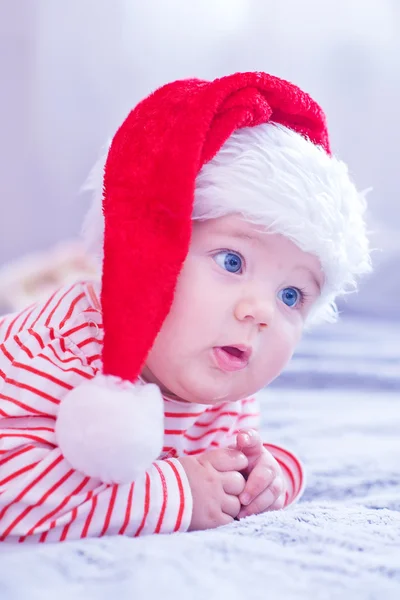 Dítě v klobouku vánoční — Stock fotografie