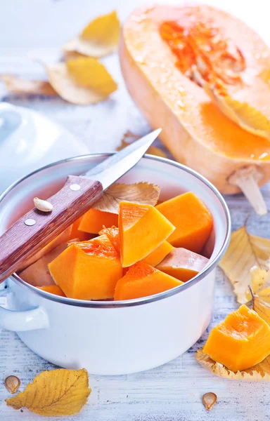 Calabaza en rodajas en maceta — Foto de Stock