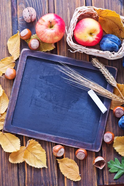 秋の収穫と黒板 — ストック写真