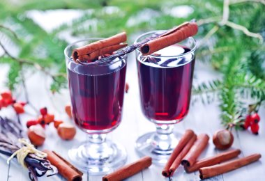 Bardaklarda mulled şarap