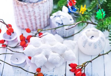 Tahta masada Noel süslemesi