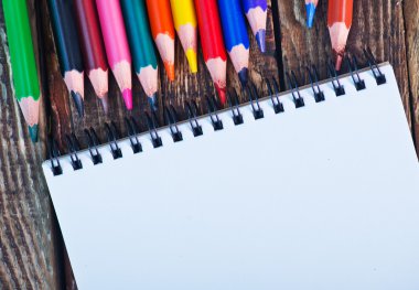 boş Not ve renk kalemler