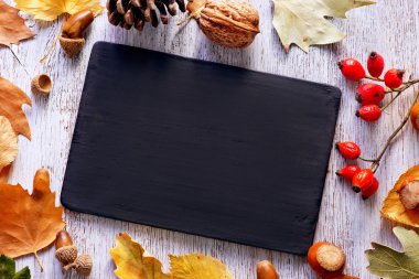 Yazı tahtası ve sonbahar dekorasyonları