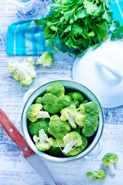 Raw broccoli in casserole — Stock Photo, Image