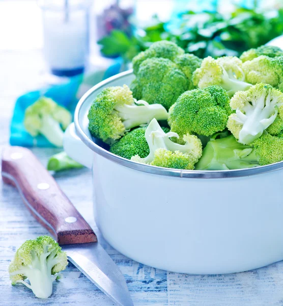 Raw broccoli in casserole — Stock Photo, Image