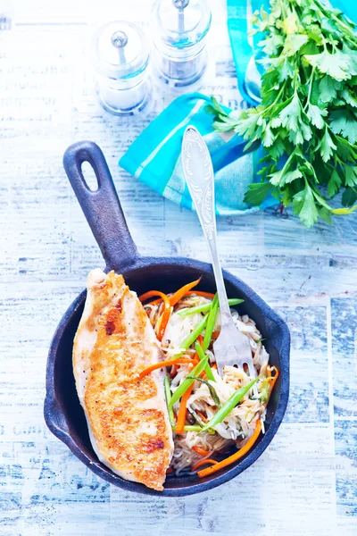 Fried meat in pan — Stock Photo, Image