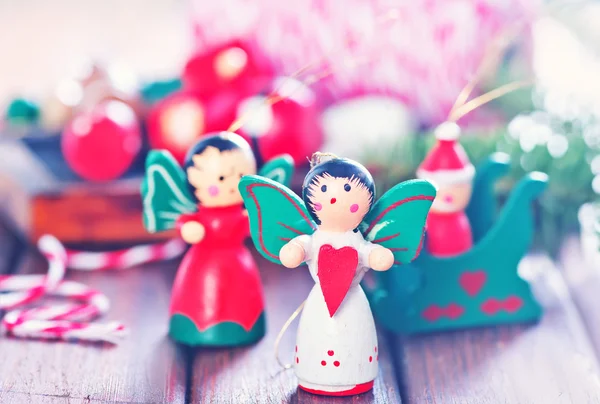 Decorações de Natal na mesa de madeira — Fotografia de Stock