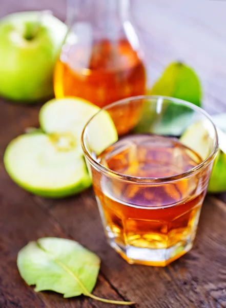 Fresh apple juice in the glass — Stock Photo, Image