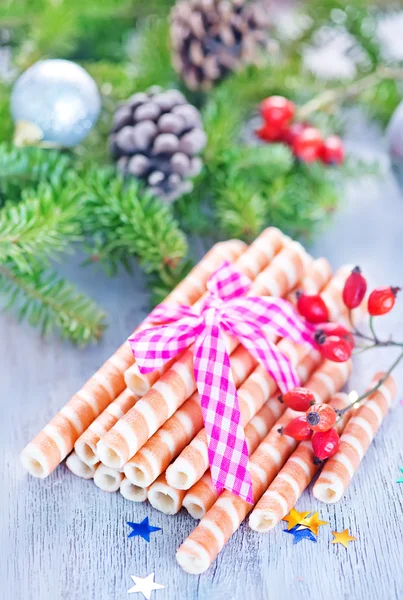 Panecillos de gofres y decoraciones navideñas — Foto de Stock
