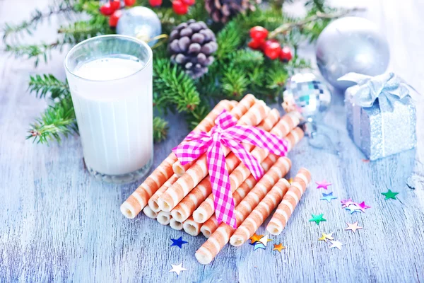 Rolos de waffle e decorações de Natal — Fotografia de Stock