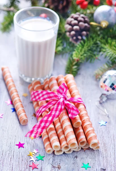 Rolos de waffle e decorações de Natal — Fotografia de Stock