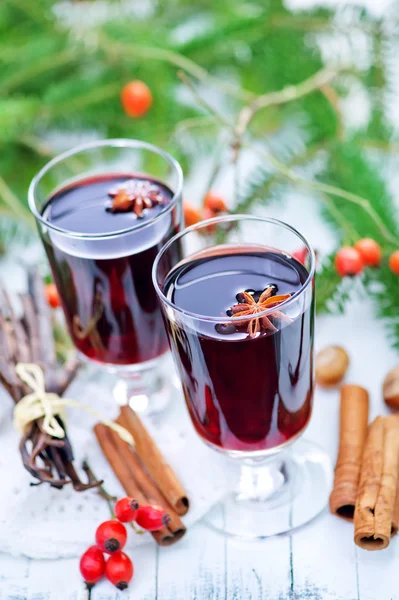 Mulled wine in glasses — Stock Photo, Image