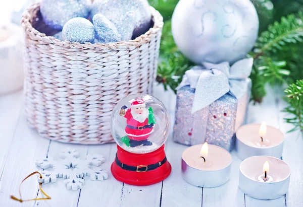 Decorazioni natalizie su tavola — Foto Stock
