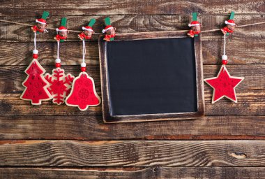 Tahta masada Noel süslemesi