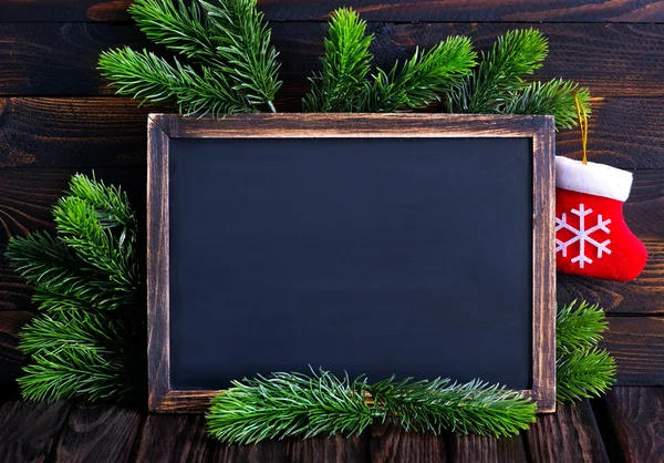 Schoolbord en Spar boomtakken — Stockfoto