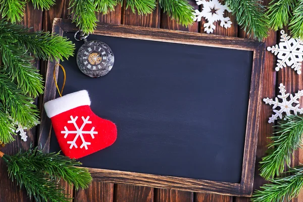 Schoolbord en Spar boomtakken — Stockfoto