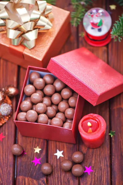 Caramelle al cioccolato in scatola — Foto Stock