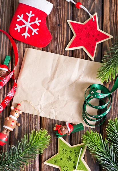 Рождественские украшения и старая бумага — стоковое фото