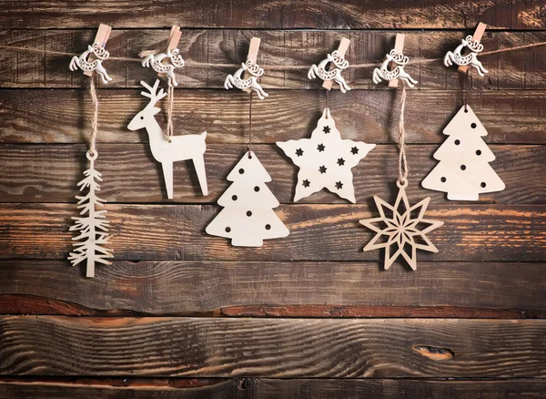 Weihnachtsdekoration auf dem Holztisch — Stockfoto