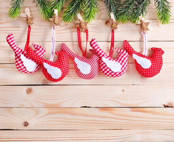 Decoraciones de Navidad en la mesa de madera — Foto de Stock