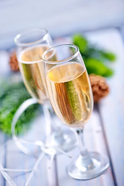 Twee champagneglazen — Stockfoto