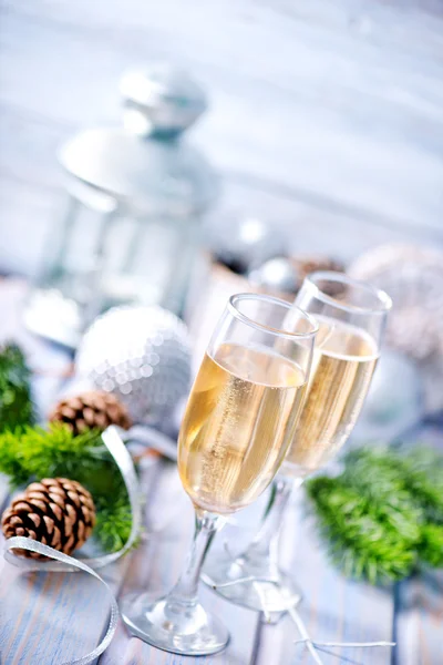 Twee champagneglazen — Stockfoto