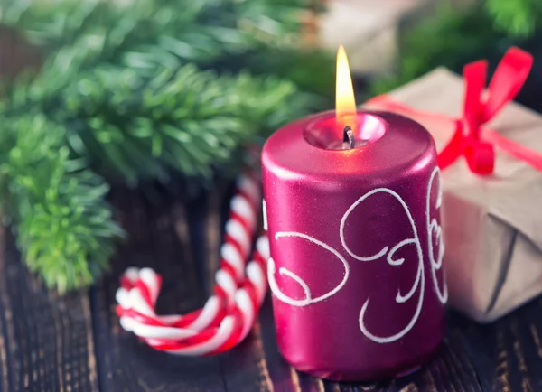 Świąteczna dekoracja i świeca — Zdjęcie stockowe