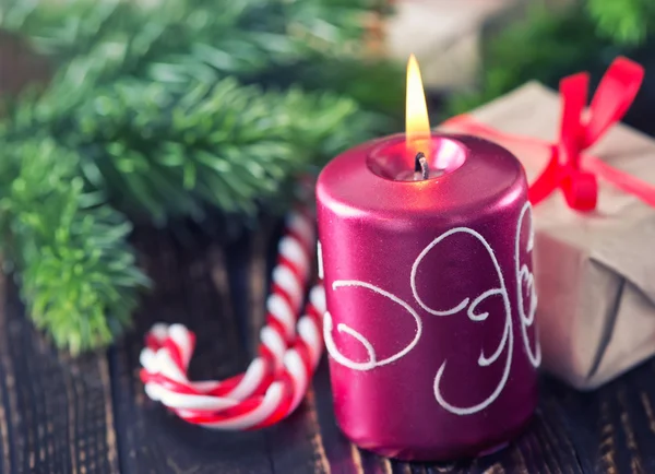 Decorazione di Natale e candela — Foto Stock