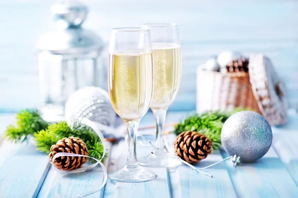 Christmas decoration and champagne — Stock Photo, Image