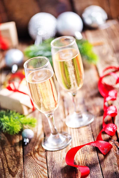 Świąteczne dekoracje i szampana — Zdjęcie stockowe