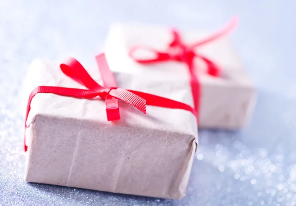 Decorações de Natal em uma mesa — Fotografia de Stock