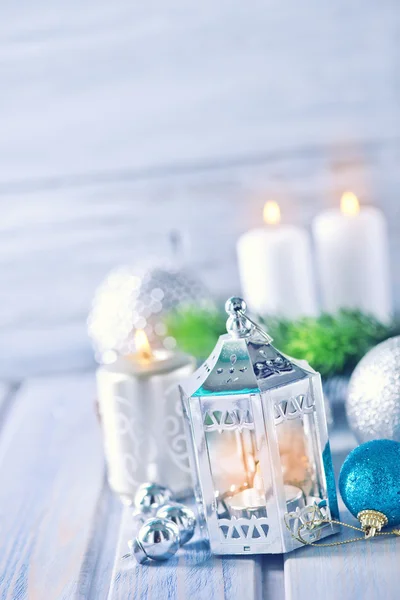 Julpynt och ljus — Stockfoto