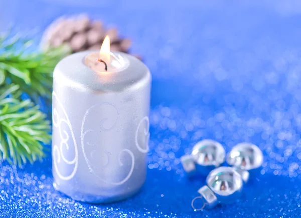 Decorazione di Natale e candela — Foto Stock