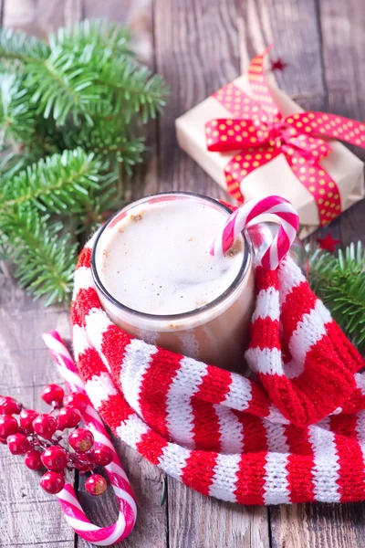 Bevanda natalizia con bastoncini di zucchero — Foto Stock