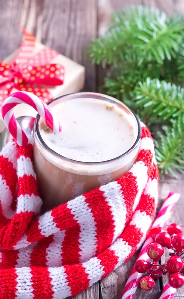 Bebida de Navidad con bastones de caramelo — Foto de Stock