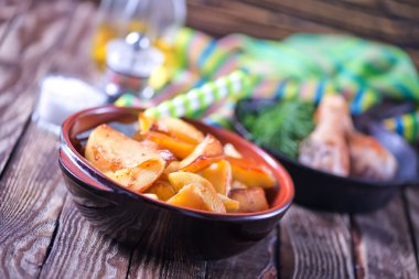 Kavrulmuş patates ve tavuk