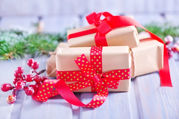 Presents with red ribbons — Stock Photo, Image