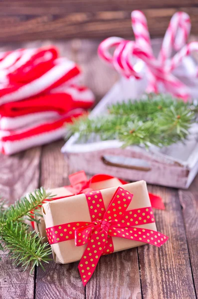 Weihnachtsgeschenke und Bonbons — Stockfoto