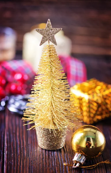 Decoraciones navideñas doradas —  Fotos de Stock
