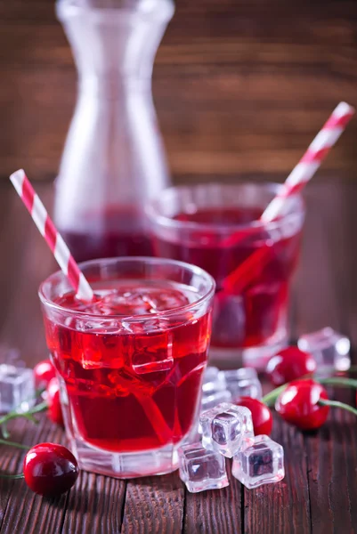 Cherry drink and berries — Stock Photo, Image