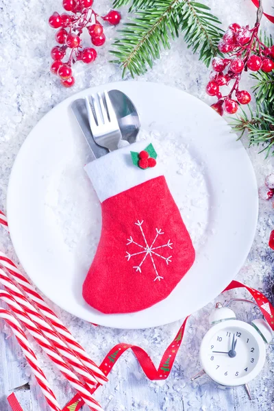 Cubertería en plato y decoraciones — Foto de Stock