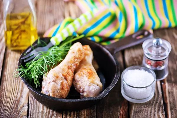 鶏のロースト・オン・パン — ストック写真