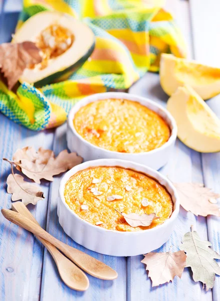 Pumpkin pies in bowls — Stock Photo, Image