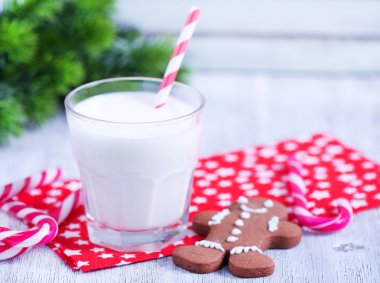 fresh milk with cookie