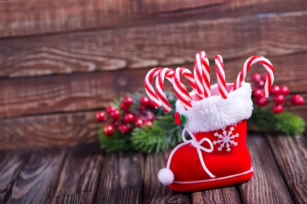 Bengalas doces de Natal na bota — Fotografia de Stock