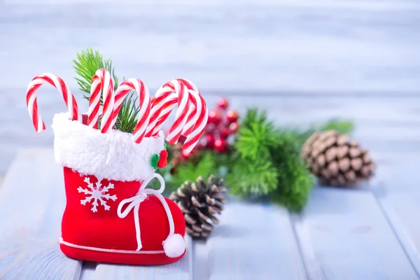 Bastoncini di zucchero natalizio in stivale — Foto Stock