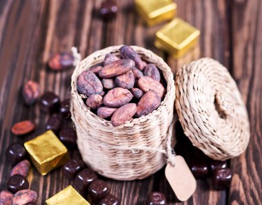 kakao çekirdeği hasır kutusunda